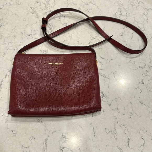 EUC Marc Jacobs Leather Crossbody Sultry Red - Picture 1 of 5